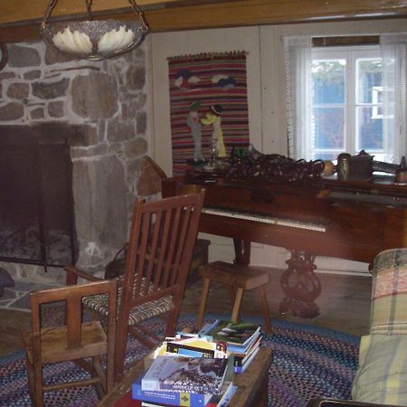 Bed and Breakfast Au Vieux Foyer à St-Pierre-de-l'Île-d'Orléans Extérieur photo