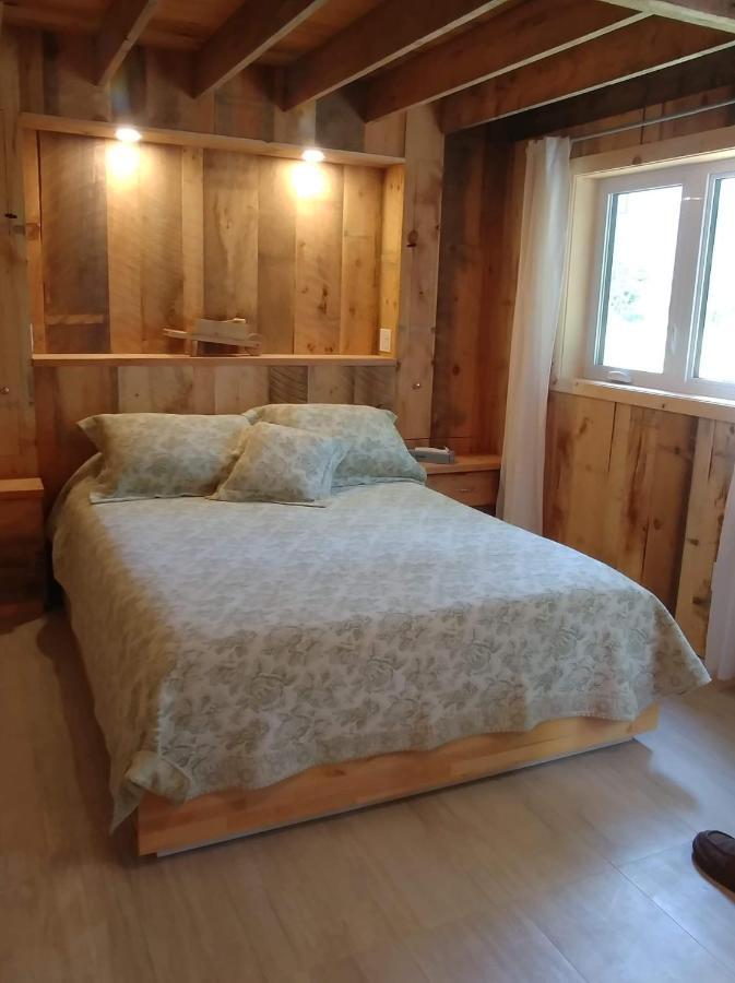 Bed and Breakfast Au Vieux Foyer à St-Pierre-de-l'Île-d'Orléans Extérieur photo