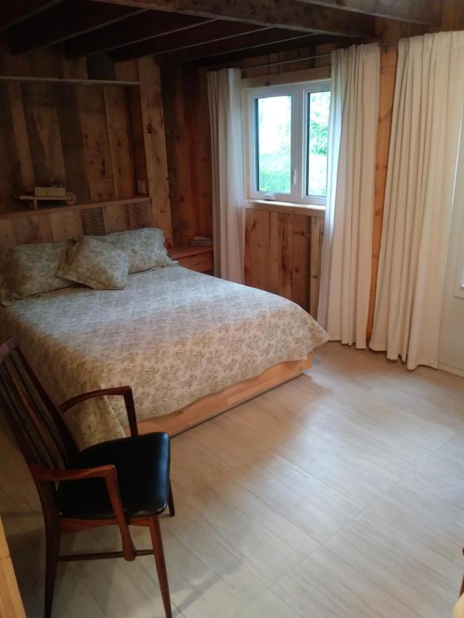 Bed and Breakfast Au Vieux Foyer à St-Pierre-de-l'Île-d'Orléans Extérieur photo
