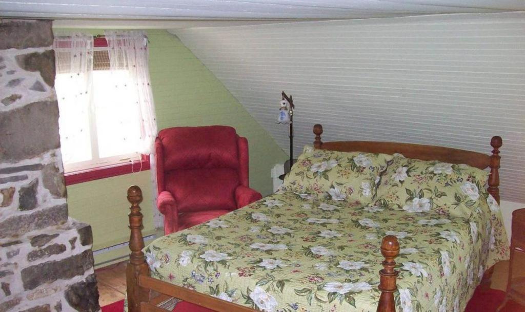 Bed and Breakfast Au Vieux Foyer à St-Pierre-de-l'Île-d'Orléans Extérieur photo